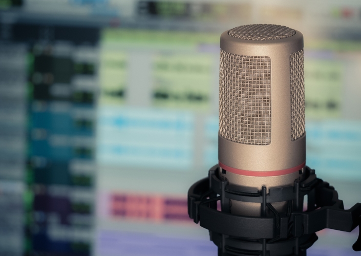 microphone-3381837_1920